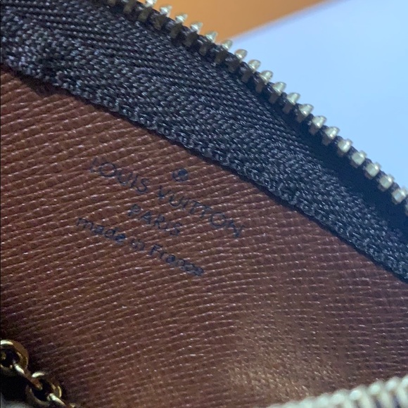 ❗️SOLD❗️𝑳𝒐𝒖𝒊𝒔 𝑽𝒖𝒊𝒕𝒕𝒐𝒏 𝒌𝒆𝒚𝒑𝒐𝒖𝒄𝒉 - Picture 3 of 5